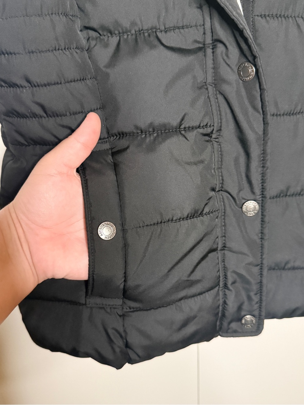 Abercrombie & Fitch Vintage Black Puffer Vest - Picture 3 of 7